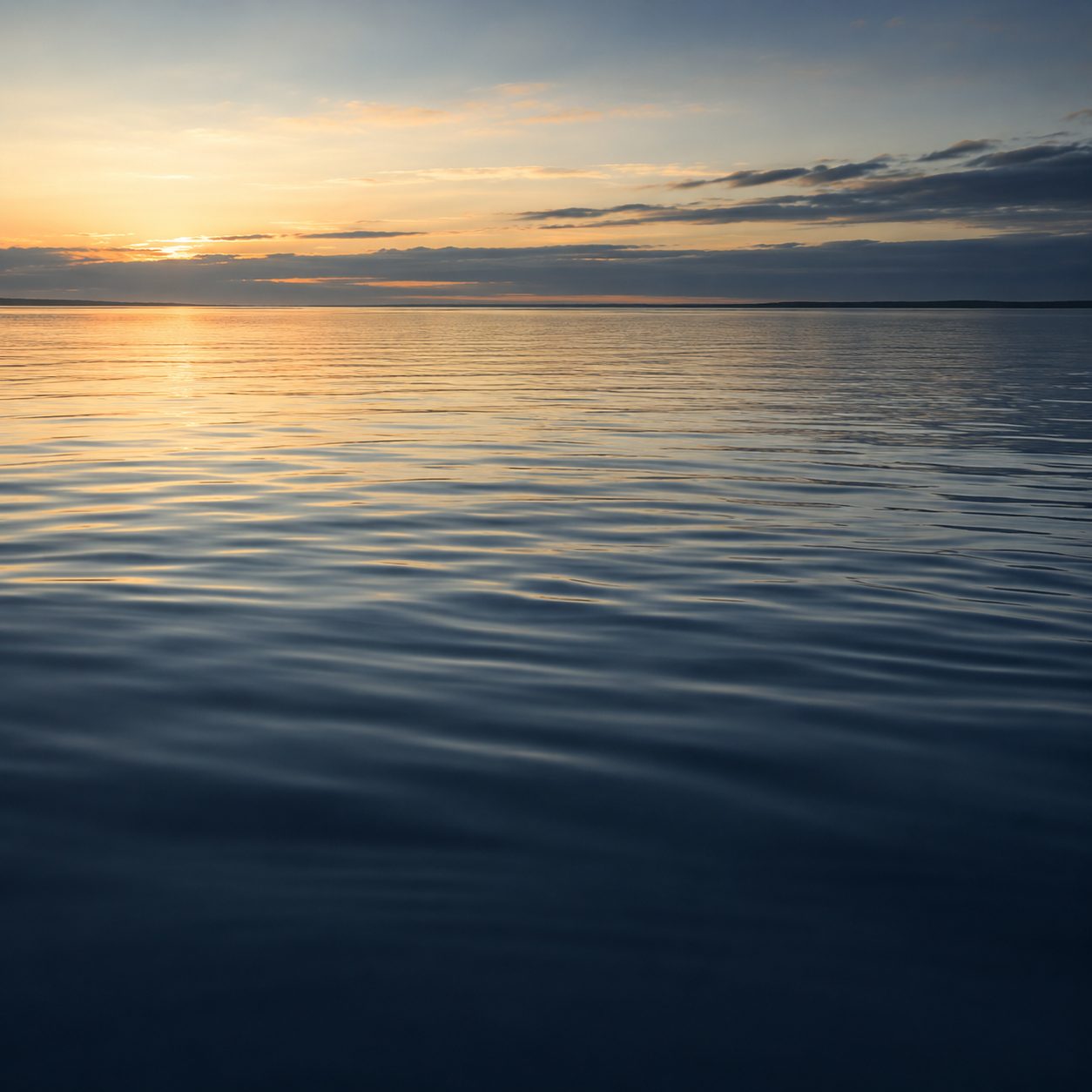Pôr do sol sobre o Lago Corumbá IV, perto de Brasília e Goiânia