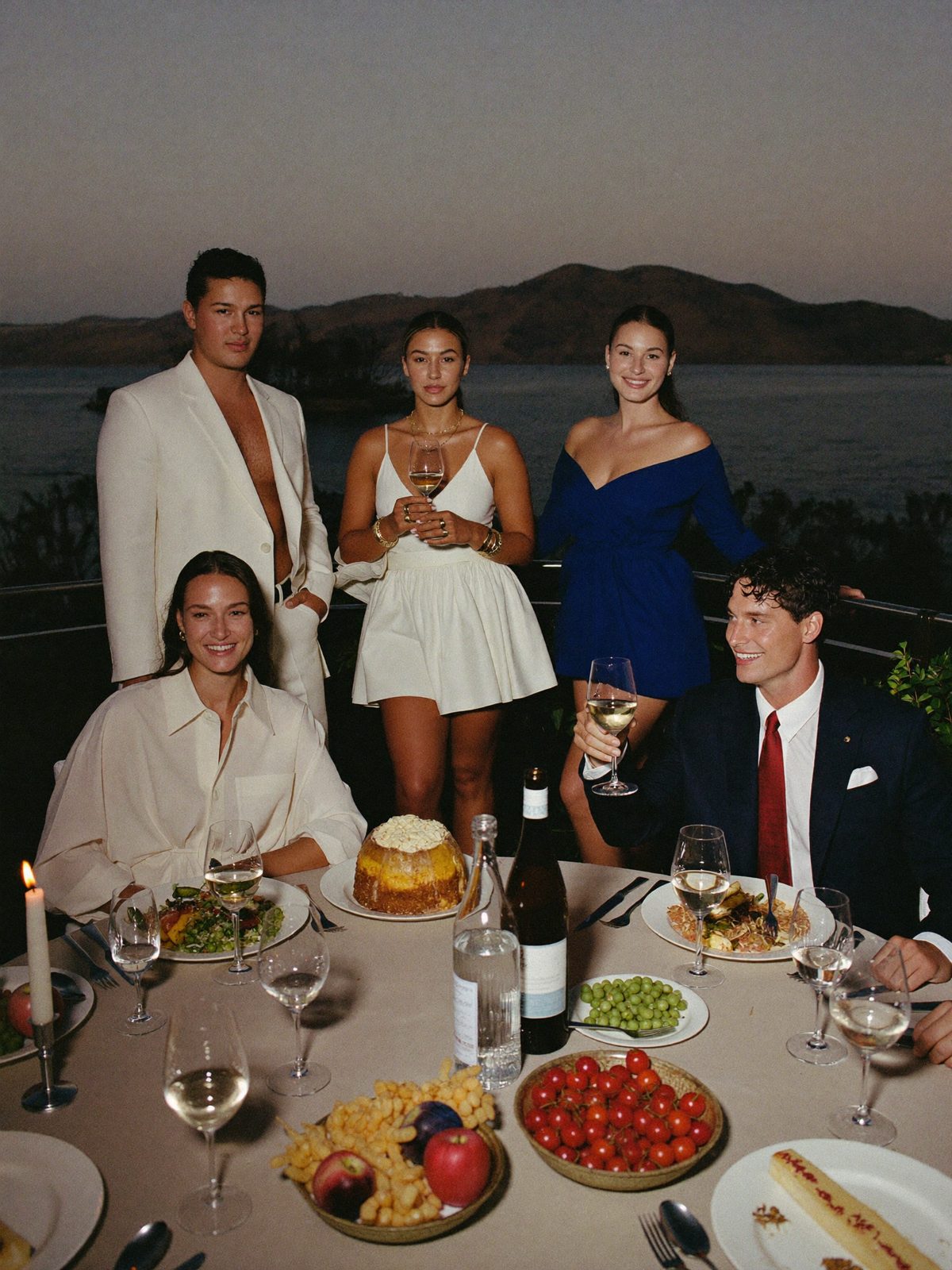 Jantar dos fundadores à beira do lago